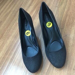 Bandolino B Flexible Heels